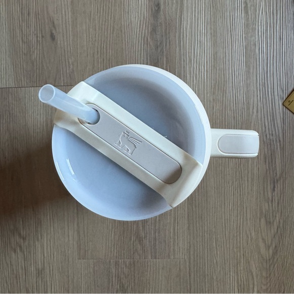 Stanley Cream Tumbler with Handle - Picture 6 of 8